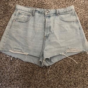 • Wild Fable light washed high rise jean shorts, size 16.